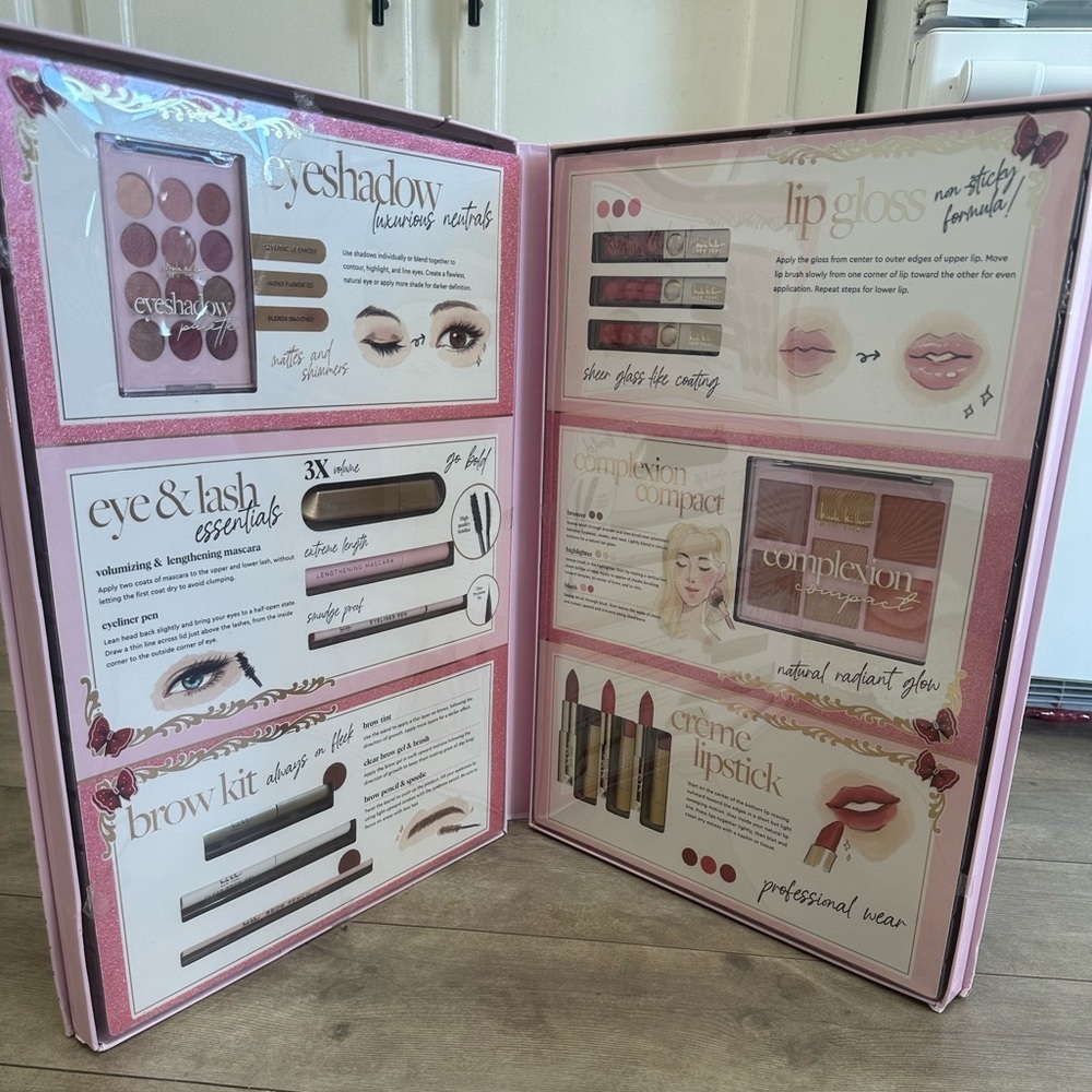 NEW RARE Nicole Miller Ultimate Make Up Collection Huge House 14 Piece Gift Set